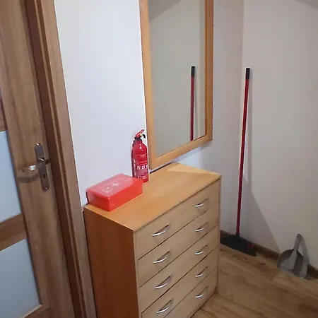 Jakosc-niska Cena-cisza I Spokoj-prywatny Na Klucz-5 Km Do Plazy-centrum 300m Skm-piwnica Na Rower منزل للإقامة *