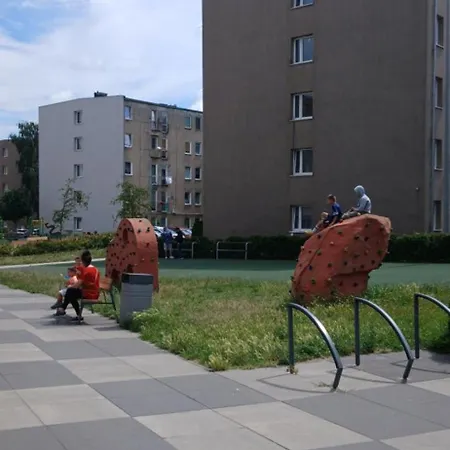 Jakosc-niska Cena-cisza I Spokoj-prywatny Na Klucz-5 Km Do Plazy-centrum 300m Skm-piwnica Na Rower منزل للإقامة *